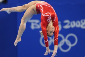 开云体育app-姆巴佩的德比之夜与丹麦的童话绝杀，足球世界里的两种英雄叙事