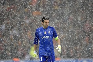 开云官网-C罗关键一击定乾坤，马赛主场完胜阿森纳