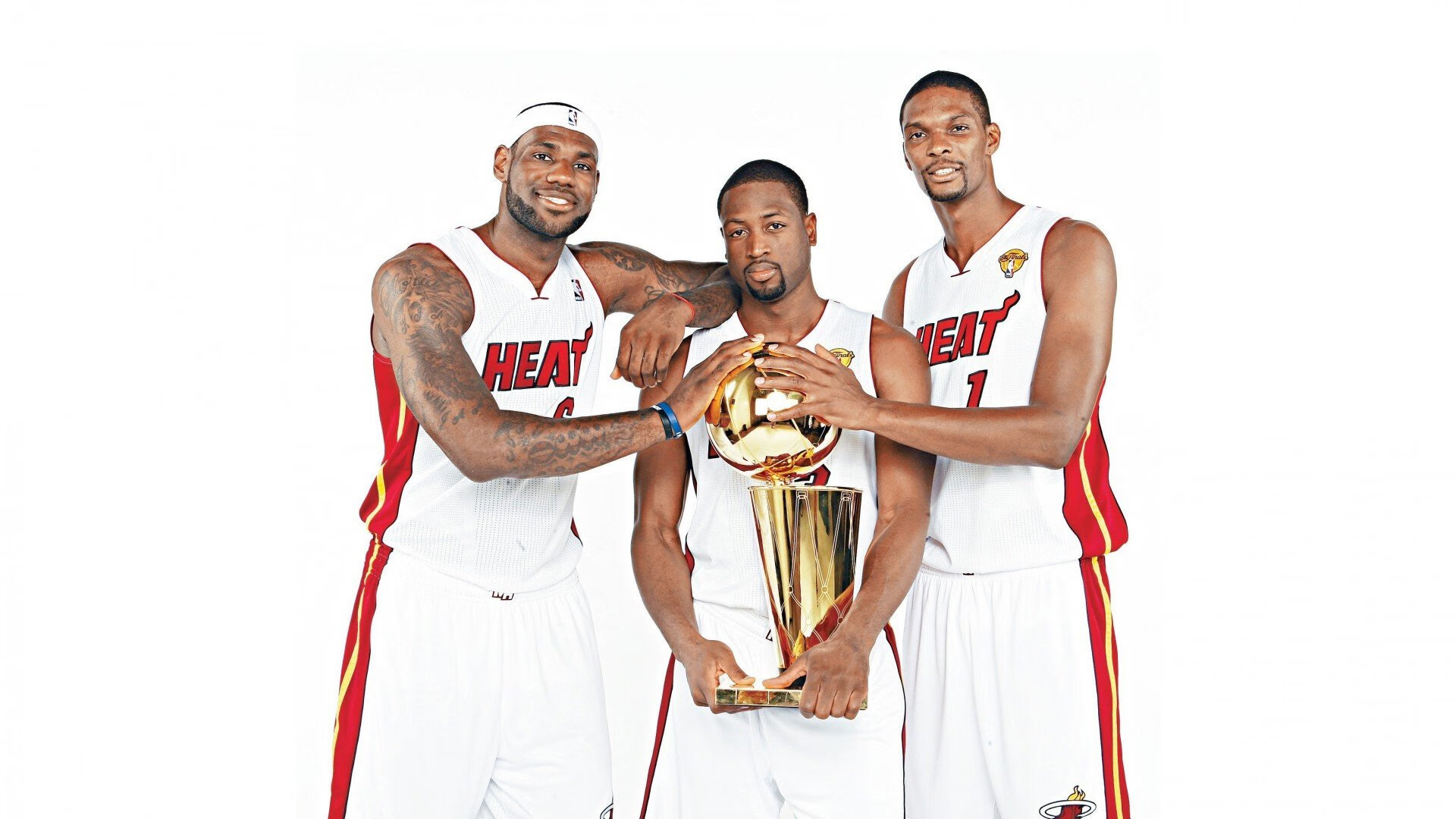 爵士鏖战雷霆,约基奇在欧冠半决赛接管比赛,当两种团队篮球在平行时空交锋