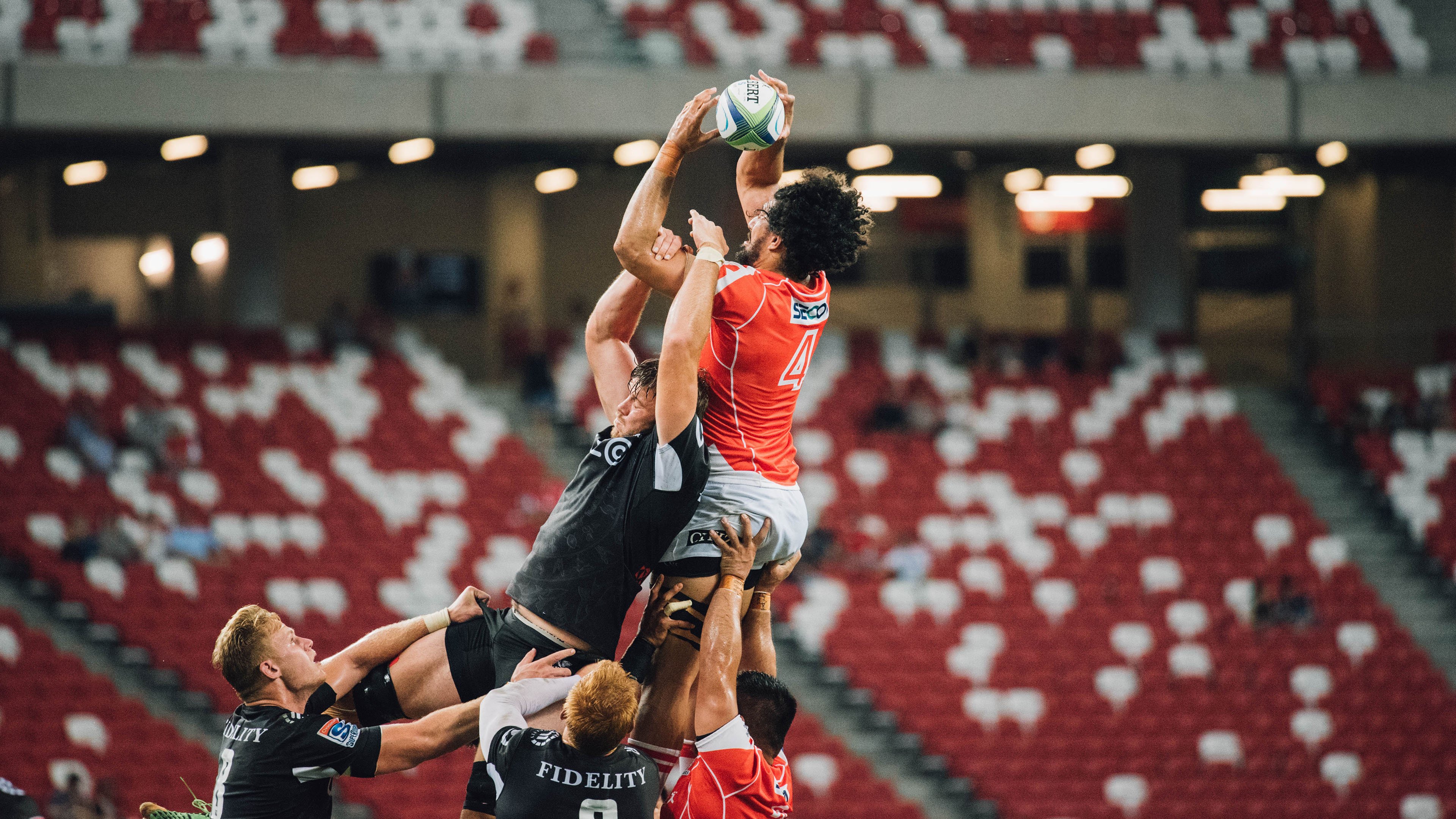 爱德华兹用实力证明自己，森林狼制霸深圳队，当狼群跨越山海